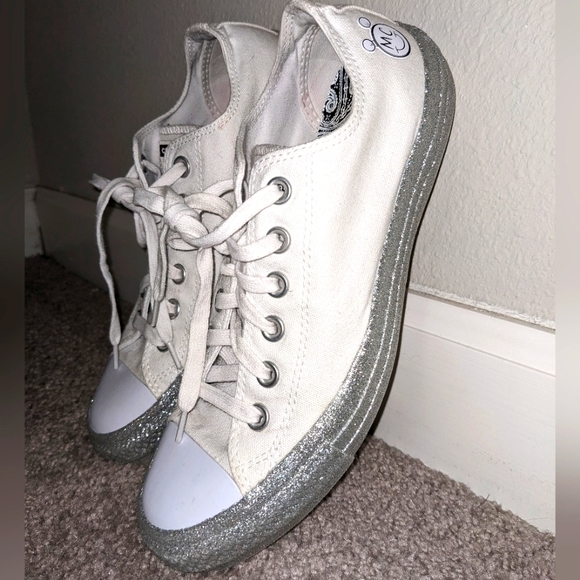 Miley Cyrus Limited Edition Converse All Star Low Top Sneakers by Chuck Taylor - Picture 4 of 6